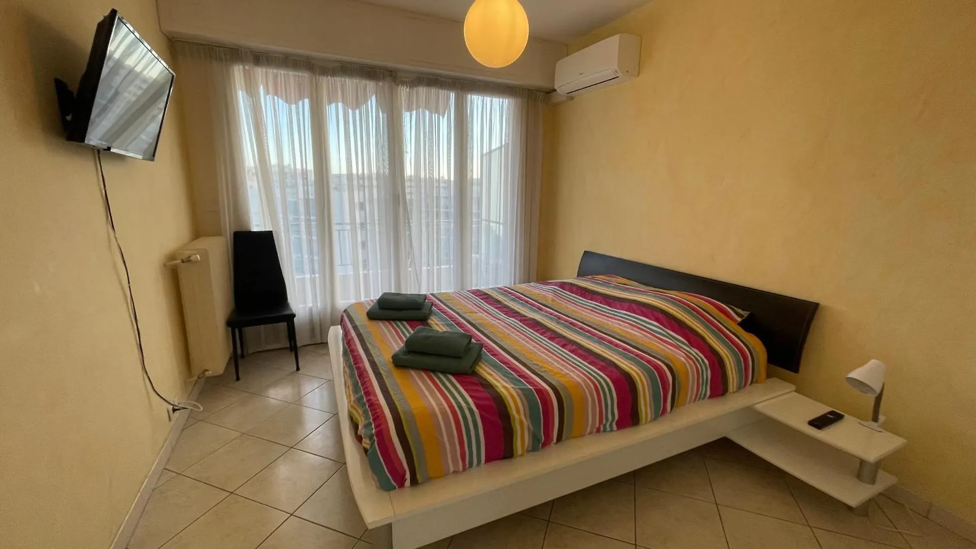 Appartement Vue Mer Tres Proche De La Plage Et Des Commerces Cagnes-sur-Mer 0*,  France