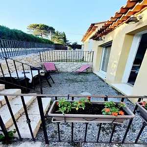 Appartement F2 Neuf Calme Climatisé Wifi Parking - 1,5 Km, Cagnes-sur-Mer